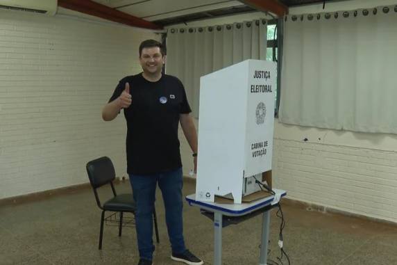 Everton Della Libera foi eleito com 909 votos válidos na tarde de domingo (7). A irmã, Vitória Caroline Della Libera, obteve 376 votos