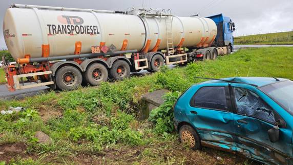 Acidente ocorreu na manhã desta quarta-feira na avenida Espumoso