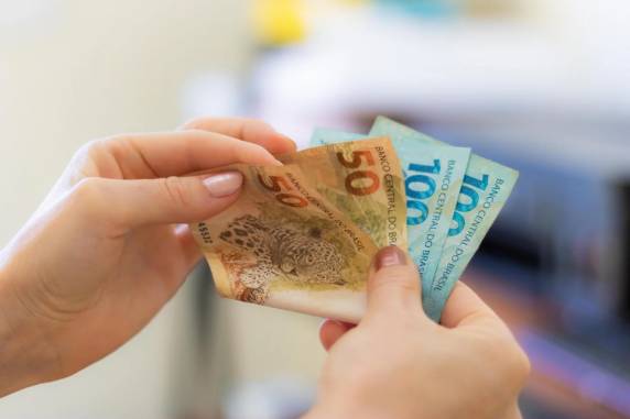 Montante foi calculado com a soma do índice do INPC e do crescimento real do PIB; o trabalhador só perceberá o reajuste na folha de pagamento de fevereiro