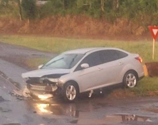 Acidente envolvendo Ford Focus resulta em danos materiais e motorista é encaminhado ao hospital por precaução em Campo Novo.