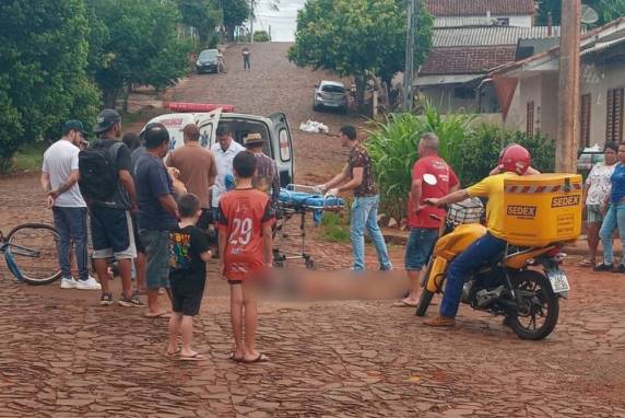Colisão entre automóvel e bicicletas ocorreu no bairro Petrópolis e mobilizou equipes de socorro