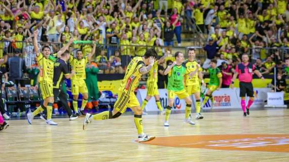 Jaraguá ergueu seu sexto troféu da LNF, isolando-se como maior campeão da história da competição