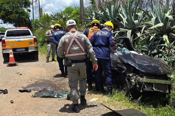 Luana de Farias, 36 anos, foi ejetada do carro e está internada no Hospital São Vicente de Paulo