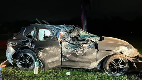 Mulher ficou presa às ferragens e teve o braço amputado no local