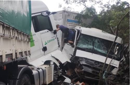 Colisão na RSC-472 não deixou feridos, mas causou congestionamento na tarde desta segunda-feira
