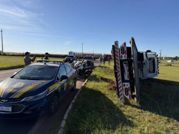 Acidente ocorreu na manhã desta terça-feira e não deixou feridos