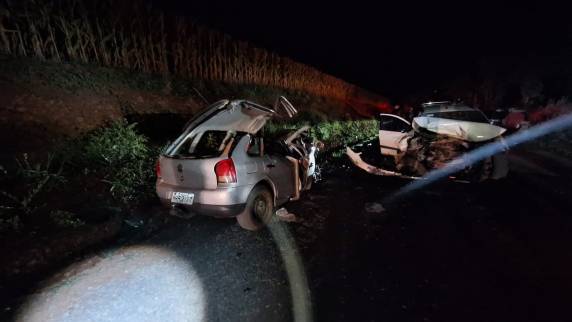 Acidente envolveu um Gol e uma GM Spin da Prefeitura de Entre Rios do Sul; jovem de 18 anos ficou gravemente ferido