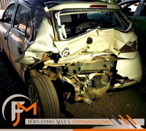 Acidente ocorreu próximo ao Posto Coopatrigo; apesar dos danos materiais, ninguém ficou gravemente ferido