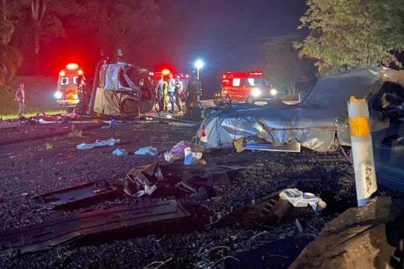 Todas as vítimas fatais estavam no veículo da Secretaria de Saúde de Constantina; rodovia está totalmente bloqueada