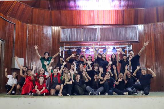 Evento reuniu apresentações de crianças e adolescentes e celebrou a dança como ferramenta de inclusão e transformação social