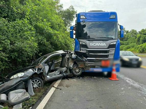 Família que viajava do Paraná para a Serra Gaúcha ficou presa nas ferragens após acidente em pista molhada