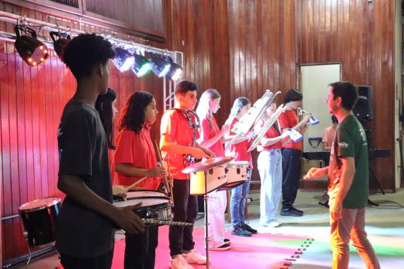 A última noite foi marcada por apresentações que uniram dança, música e canto coral