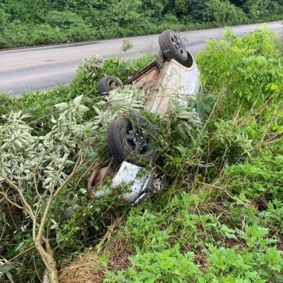 Acidente ocorreu na tarde desta quinta-feira (25) e, conforme informações preliminares, não deixou feridos