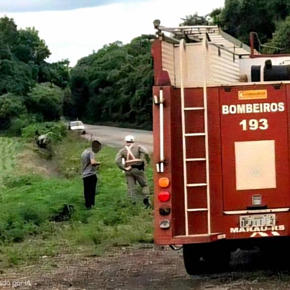 Acidente ocorreu na tarde desta quinta-feira (25) e, conforme informações preliminares, não deixou feridos