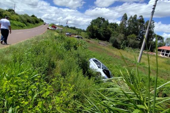 Acidente aconteceu na tarde de sexta-feira (26) e envolveu veículos na altura do km 30 da rodovia no noroeste do Estado