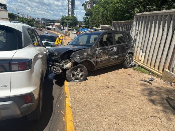 Acidente ocorreu na manhã deste sábado (27) no Bairro São Cristóvão; não houve feridos