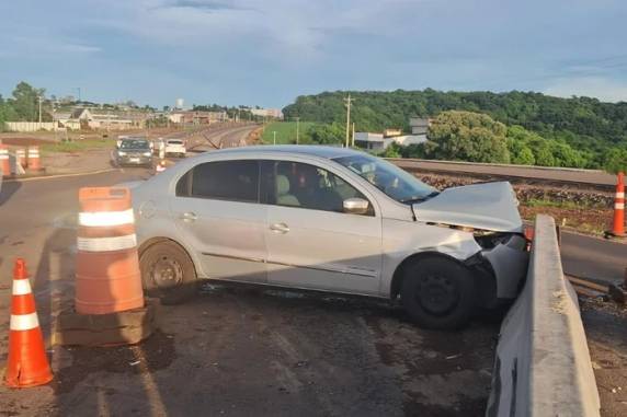 Ocupantes do veículo Volkswagen Voyage foram encaminhados para atendimento médico no Hospital de Caridade Frei Clemente do município