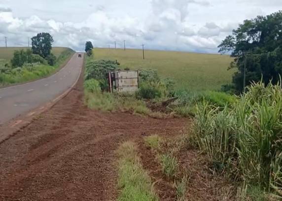 Acidente ocorreu no trecho entre Três de Maio e Horizontina; dois homens estavam no veículo e ninguém ficou ferido