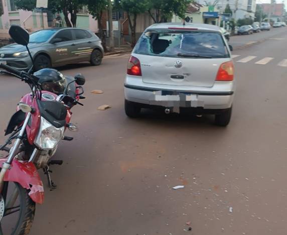 Acidente ocorreu no fim da tarde desta terça-feira (30), na esquina das ruas Horizontina e São Roque