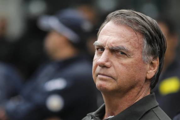 Internado há uma semana, ex-presidente já passou por cirurgia de hérnia e três procedimentos para tratar crises de soluço