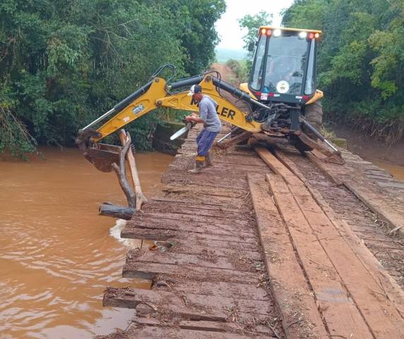 A ponte é uma importante via de ligação entre comunidades dos dois municípios