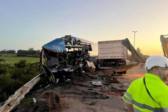 Acidente aconteceu no km 491 da rodovia, por volta das 11h30min de sexta-feira (2)