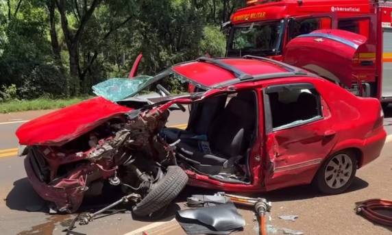 Condutor teria cochilado ao volante; Corpo de Bombeiros, SAMU e PRF atenderam a ocorrência