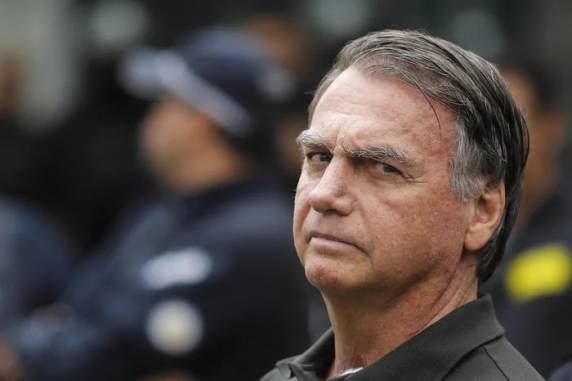 Ex-presidente sofreu uma queda na terça-feira, na cela da Superintendência da Polícia Federal onde cumpre pena