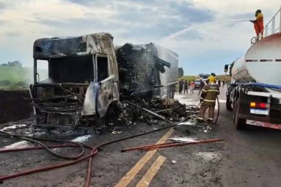 Trânsito segue em meia pista no km 313 da rodovia nesta quarta-feira (7)