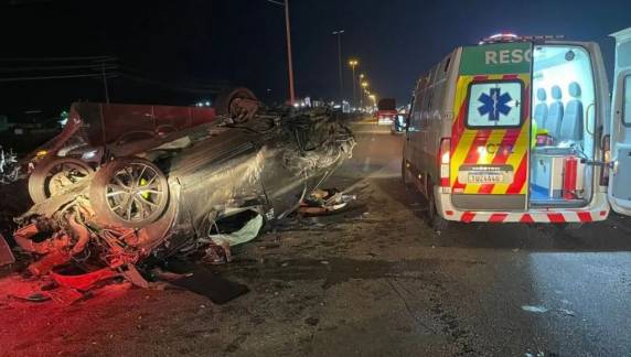 Motorista não habilitado convidou amigos para passeio; velocímetro do Audi Q5 travou a 180 km/h e colisão matou caminhoneiro