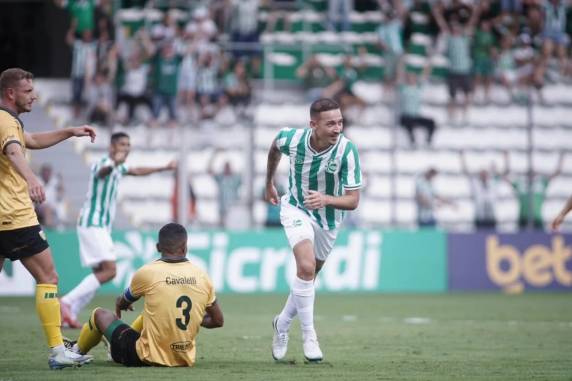 No Estádio Alfredo Jaconi, um segundo tempo equilibrado manteve o placar construído ainda na etapa inicial