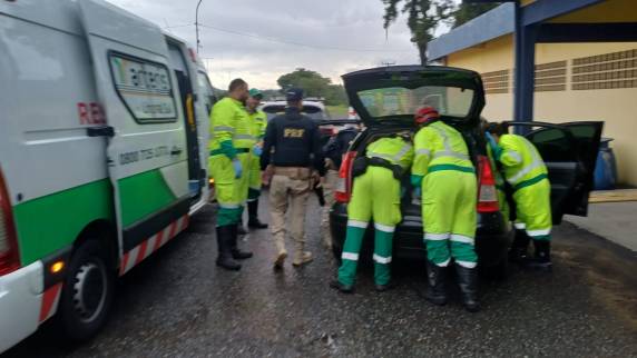 Yasmin nasceu dentro do carro da família pelas mãos de uma policial rodoviária