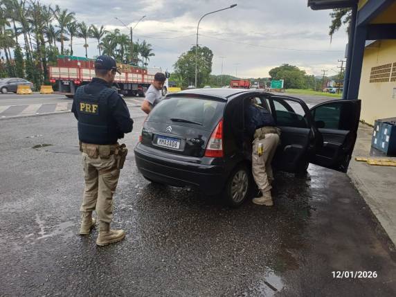 Yasmin nasceu dentro do carro da família pelas mãos de uma policial rodoviária