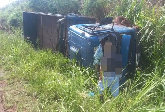 Acidente ocorreu na manhã desta terça-feira (13), em São Pedro do Butiá, e resultou apenas em danos materiais