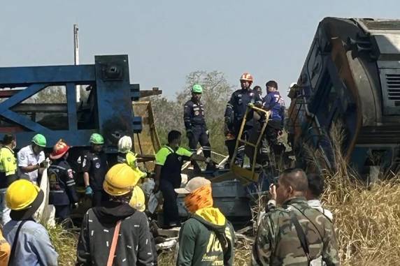 Autoridades locais informaram que o guindaste trabalhava em