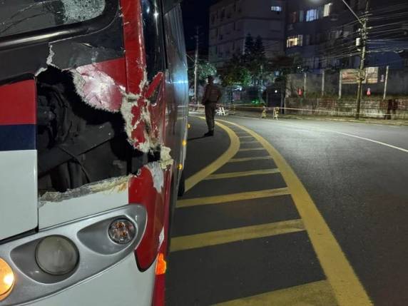 Colisão foi registrada na Avenida Carlos Babosa, no bairro Azenha