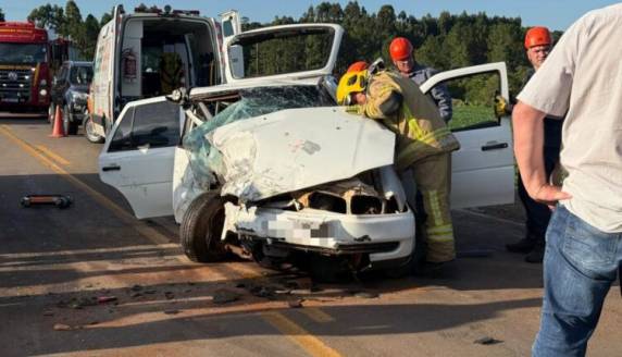 Acidente envolvendo VW Gol e Fiat Strada mobilizou equipes de resgate na tarde desta quarta-feira