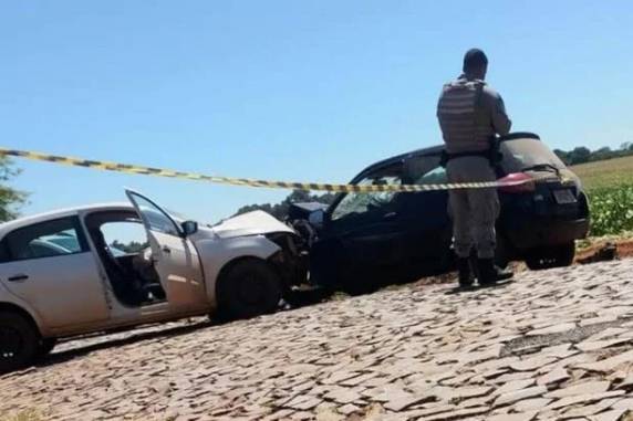 Colisão entre dois carros em estrada vicinal também deixou feridos nesta quinta-feira (15)