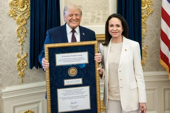 Líder da oposição ao regime chavista havia recebido o prêmio, mas externou o desejo de entregar ao presidente norte-americano após a captura de Nicolás Maduro