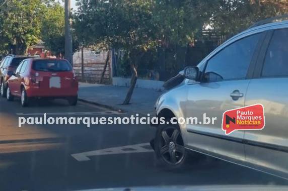 Colisão ocorreu no início da noite deste sábado (17), na Rua Planalto, em frente a um salão de festas de igreja