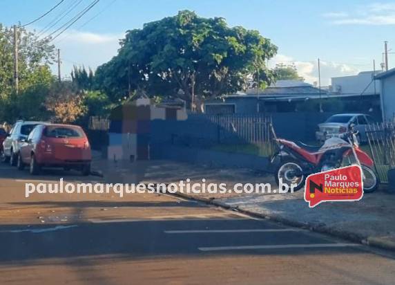 Colisão ocorreu no início da noite deste sábado (17), na Rua Planalto, em frente a um salão de festas de igreja