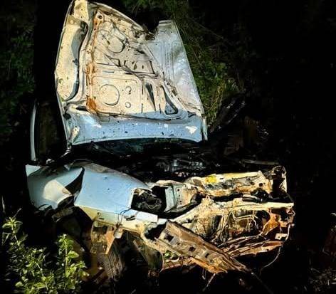Veículo saiu da pista e colidiu contra uma árvore; motorista de 28 anos morreu no local