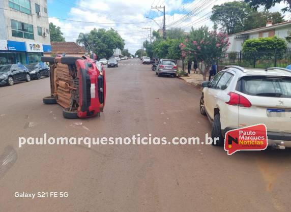Condutora de 58 anos ficou ferida sem gravidade e foi socorrida pelo Samu ao Hospital São Vicente de Paulo