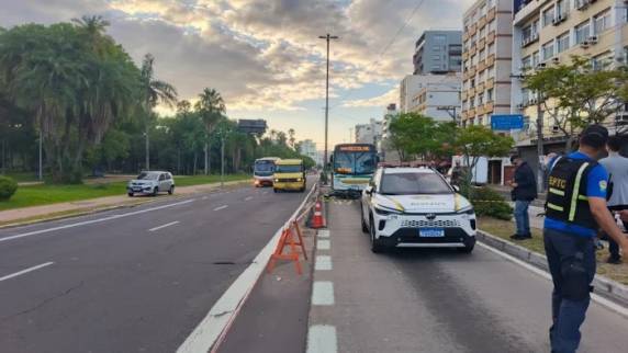 Veículos colidiram frontalmente no corredor exclusivo, próximo ao Viaduto Imperatriz Leopoldina