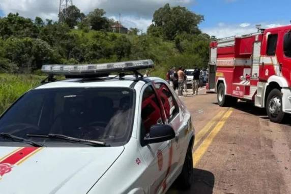 De acordo com o Corpo de Bombeiros Voluntários do município, colisão entre veículo Fox e uma caminhonete Frontier teve duas mortes