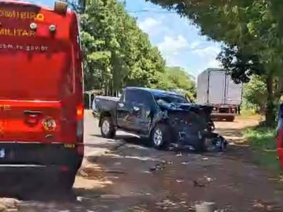 Colisão entre caminhonete Hilux e automóvel Chery QQ3 ocorreu no trecho entre Santa Rosa e Santo Cristo