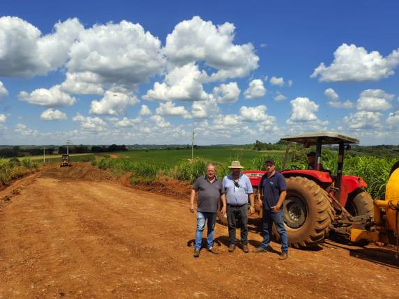Trabalhos da Secretaria de Obras buscam recuperar trechos danificados pelas fortes chuvas de dezembro