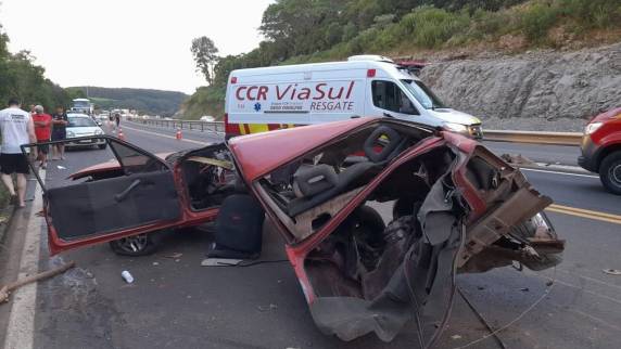 Colisão envolvendo três veículos ocorreu no km 241 e causou interrupção do trânsito
