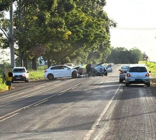 Colisão ocorreu próximo ao trevo do município na noite deste sábado (24)