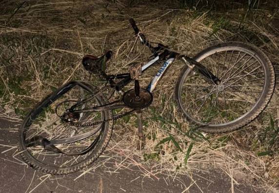 Acidente aconteceu na noite deste domingo (25); vítima não resistiu aos ferimentos e morreu no local